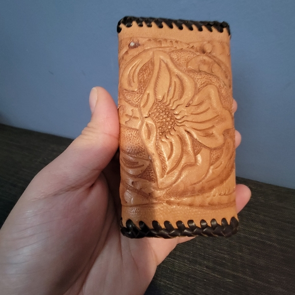 ❗CLOSET LIQUIDATION❗️Vintage tooled leather key holder - Picture 10 of 11